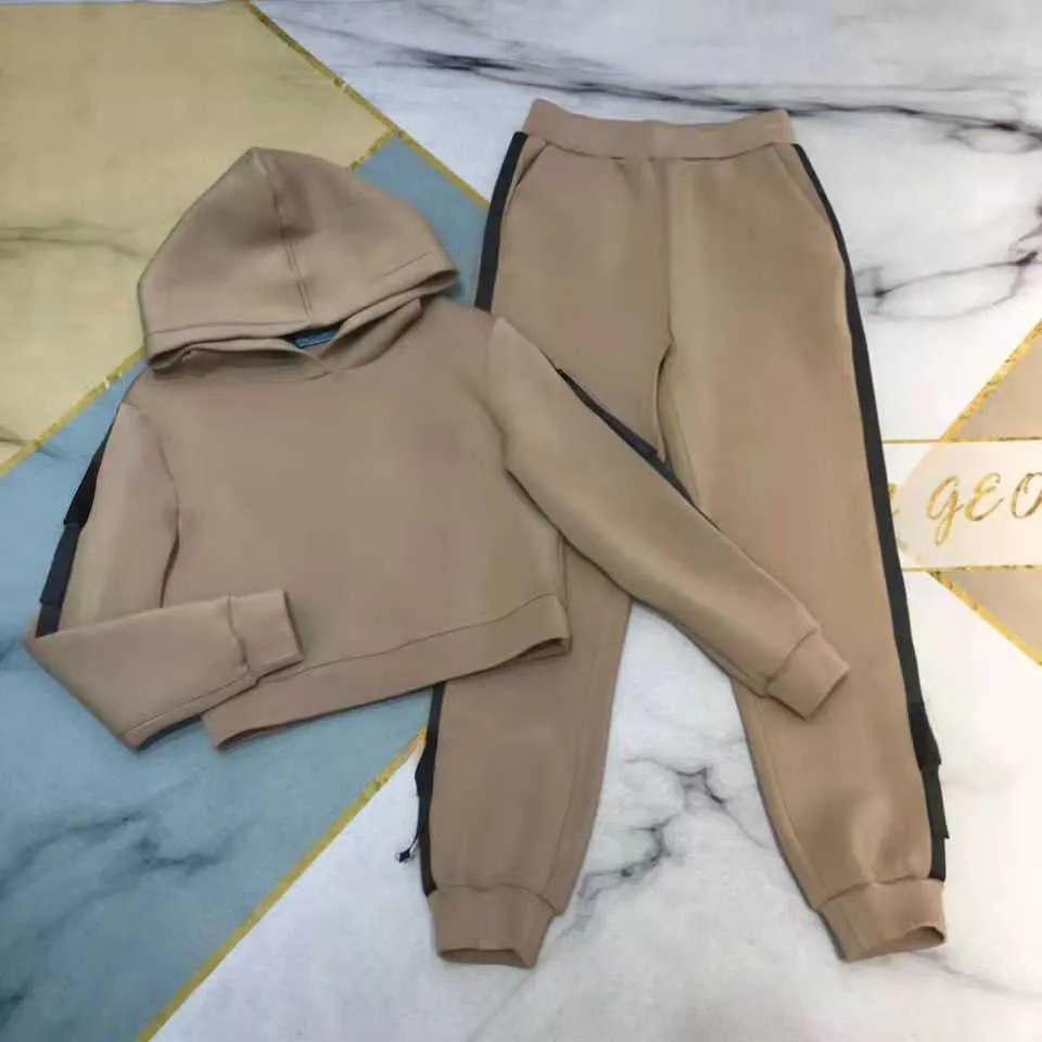 Brand Men's TrackSuits Designer Design Dwa fragmenty zestawy kurtki bluza spodnie Slim Tracksuit Autunmn i Spring Emwears Style pary