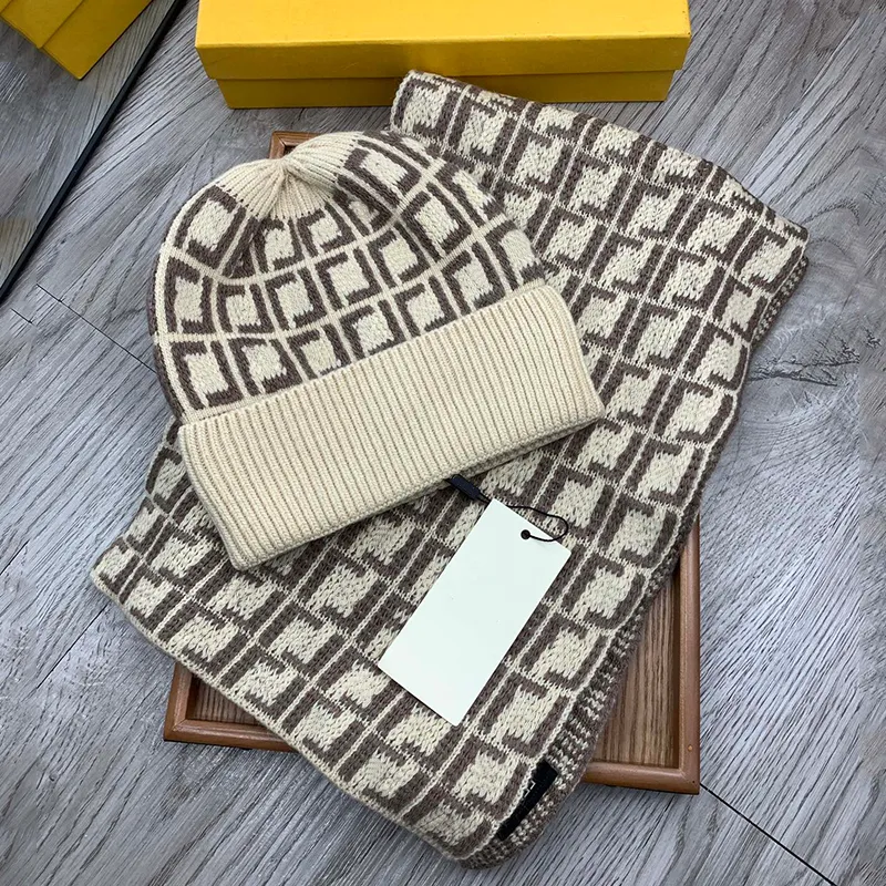 Winter Hat Scarf Set: Warm Knitted Beanie Hat And Scarf Set  display picture 2
