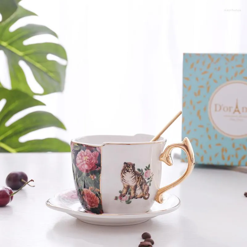 Muggar Europeiska kreativa keramiska kaffekoppar och fat set presentförpackning te eko vänlig japanska
