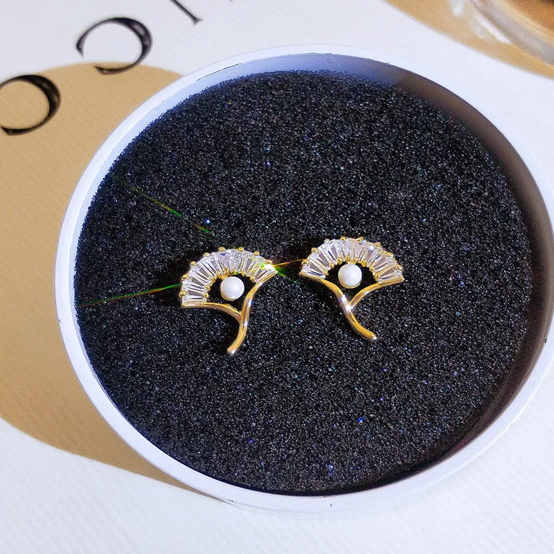 Fan Shape Stud örhängen för kvinnor glänsande geometri båge Small diskreta delikat mode 925 silver kreativitet kvinnliga smycken
