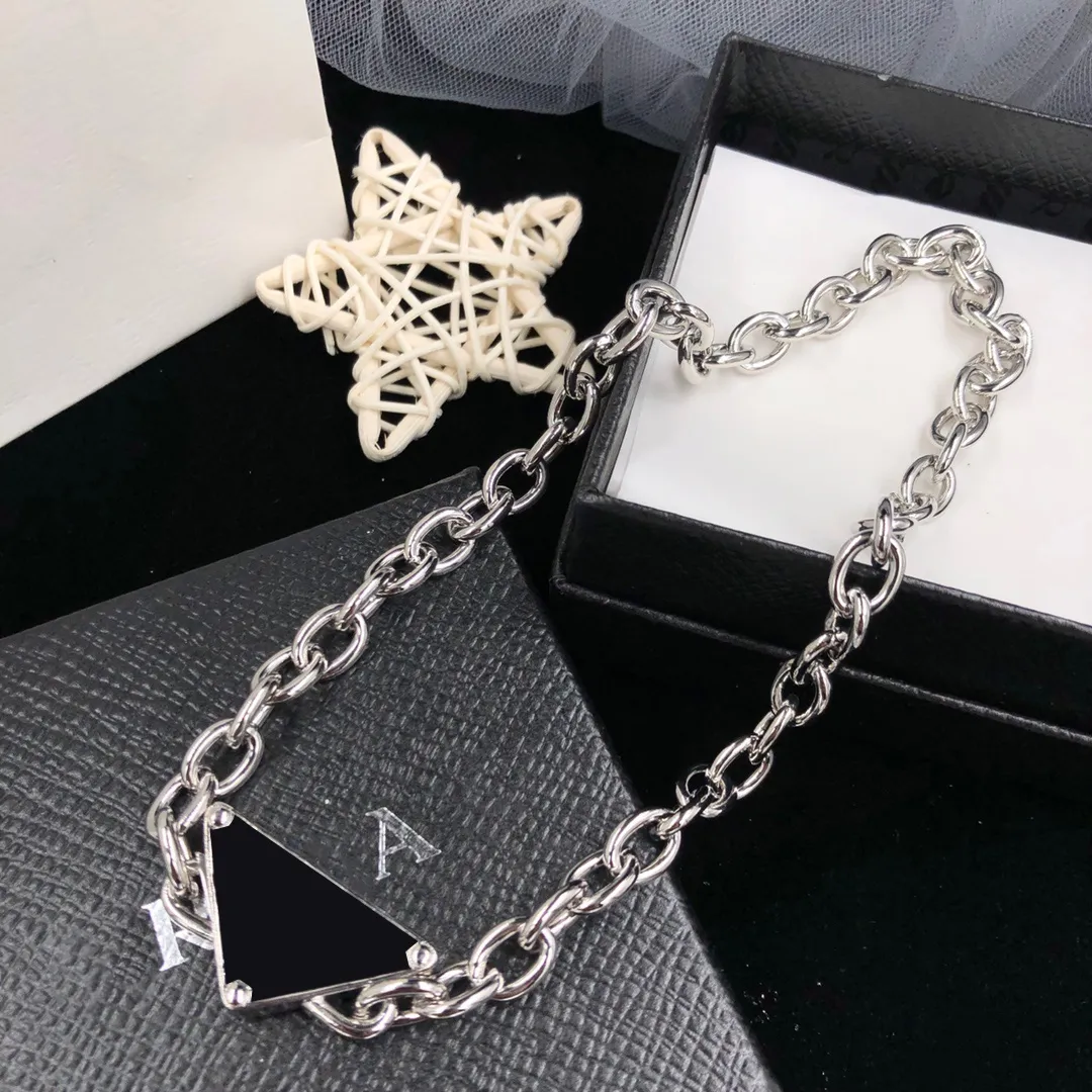 Designer Fashions Luxurys Necklaces Pendant Necklaces For Women With Earrings Link Chain Fashion Jewelry Accessories good