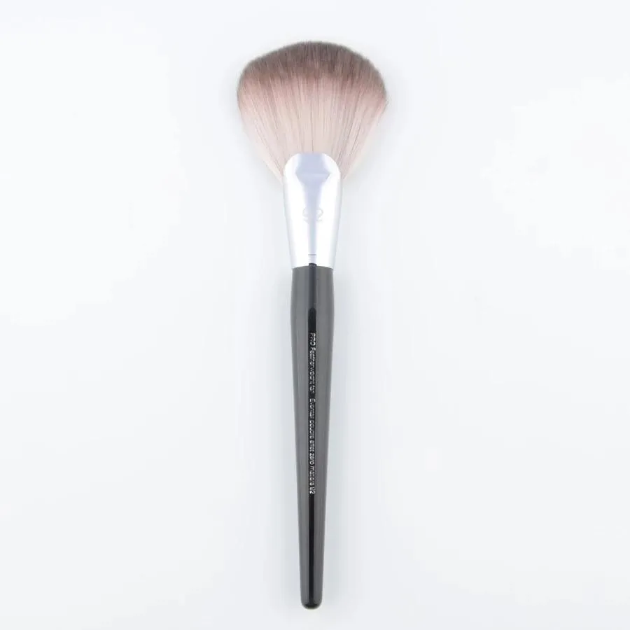 Brush de ventilateur de poids plume pro # 92 pour visage moelleux Powder Finish Brush - Beauty Cosmetics Makinup Blender Blender