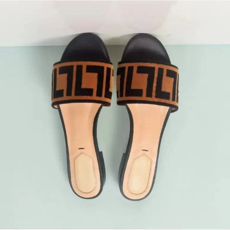 Schuhe Qualität Braune Zucca Velvet Slide Pantoletten Sandalen für Damen Hausschuhe Flache Slip-On-Schuhe Flache Sandalen Offene Spitze Luxus-Designer Slides Slipper Factory Footwear43