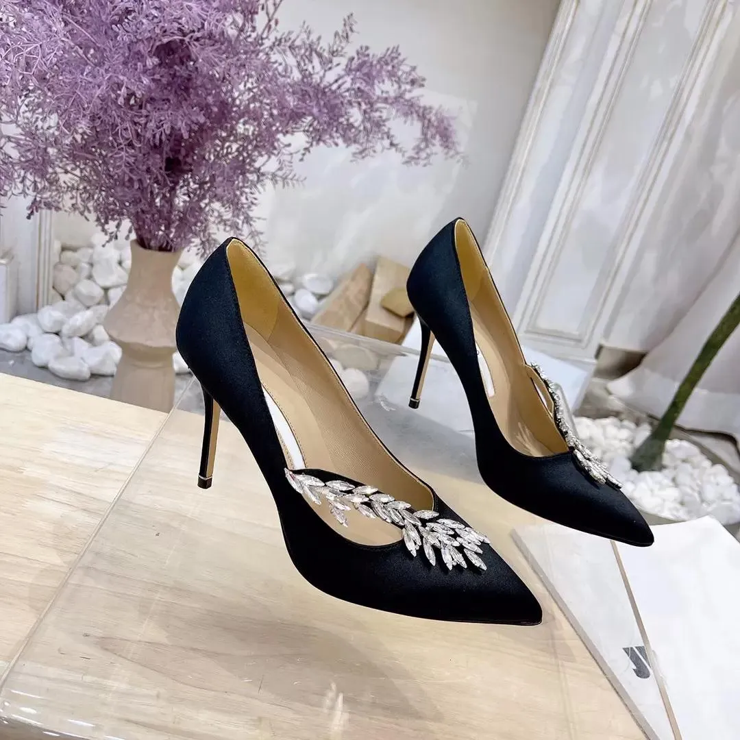 Perfecte Nadira Black Satin Shoes Jewel Buckle Pumps Crystal Leaf-verfraaiing Stiletto High Heel Itali￫ Echte foto's 34-42