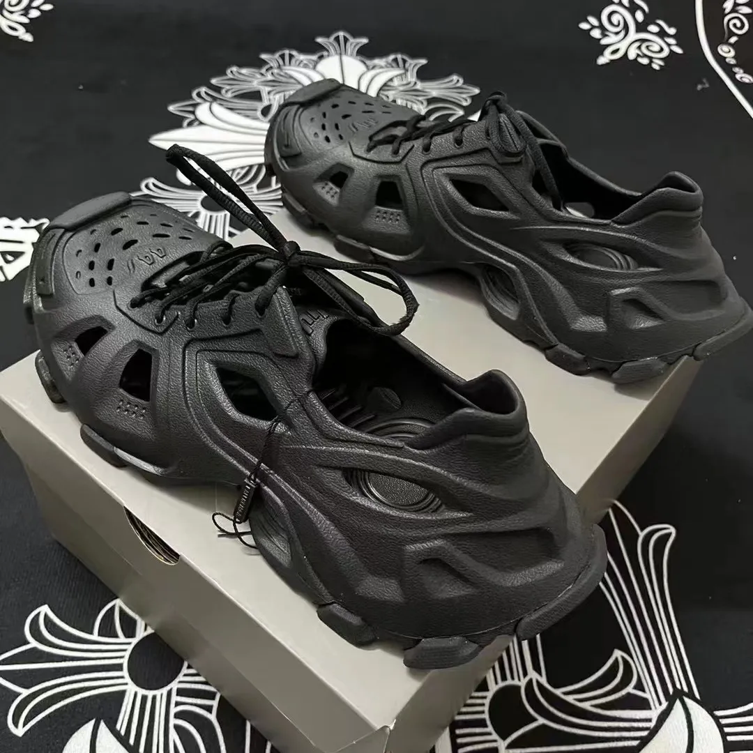 foam runner with laces