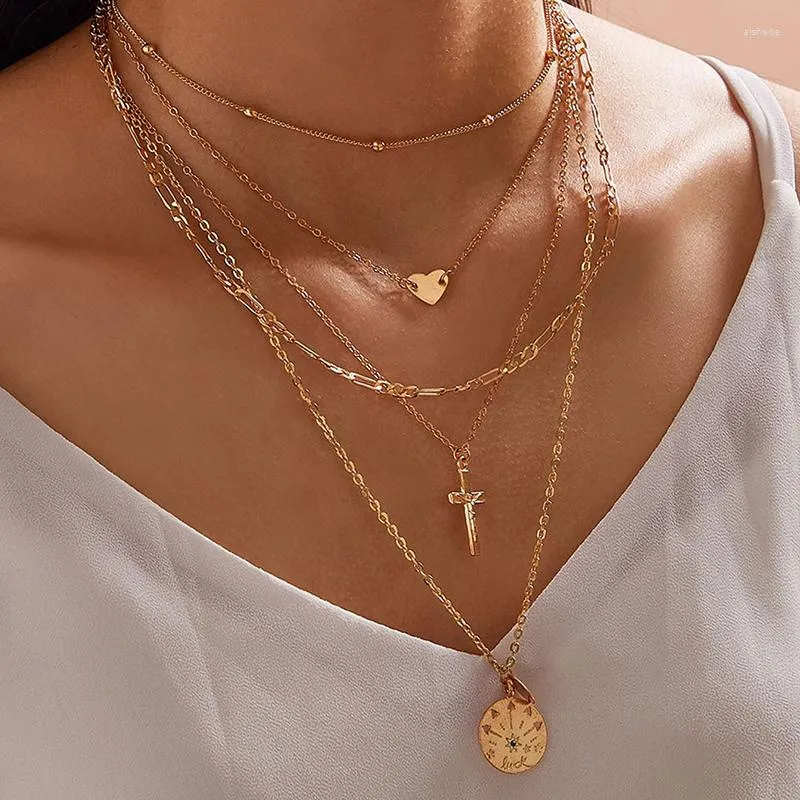 Chaînes charmante croix pendentif collier 2022 à la mode coeur géométrique couleur or métal alliage bohème bijoux pour femmes 10051
