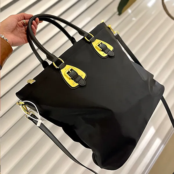 Дизайнерские сумочки нейлоновые сумки с большие сумки бродяги сумки на плечах торговые сумки с перекрестными сумками треугольник женская сумочка золотые металлические черные кошельки черные бродяги