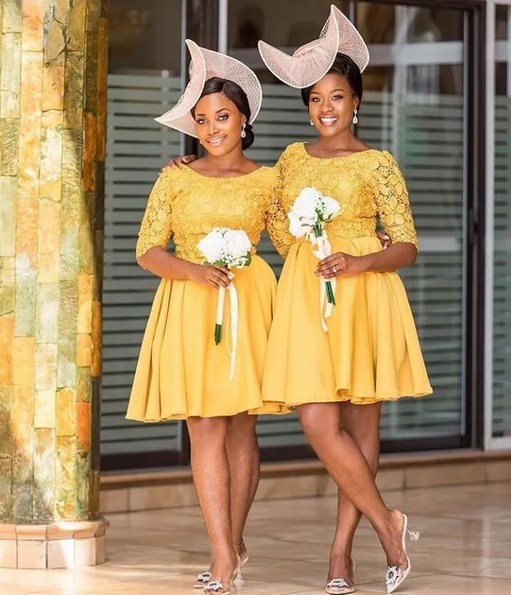 2023 African Bridesmaid Dresses Yellow Satin Spring Scoop Neck Half Sleeves Lace Countryside Garden Formal Wedding Party Gowns Plus Size Custom Short Knee Length