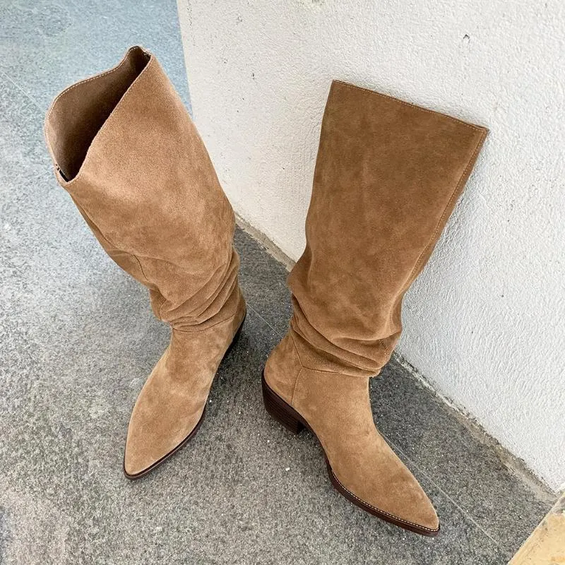 Buty zamszowe codzienne botas spiczasty palec wiosny jesień kobieta Cowgirls Western Slip na prostych plisowanych butach w połowie zawartości