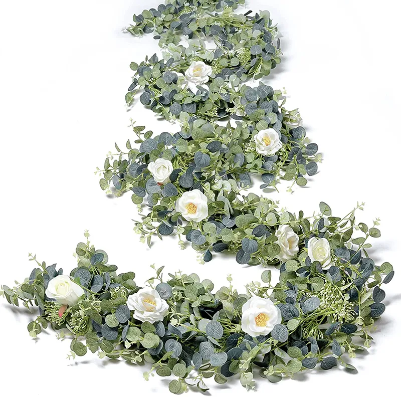 Flores decorativas Garland de eucalipto con rosas blancas Vininas florales artificiales para la mesa de bodas Puertas de corredores Decoración Decoración de pared al aire libre para exteriores