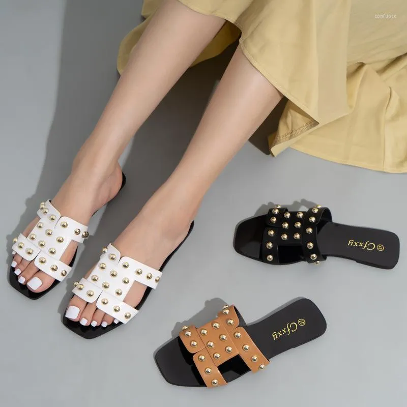 Slippers 2022 Summer Women Fashion Rivet Sandals Outer Wear Flat Shoes Ladies Vrouw Casual
