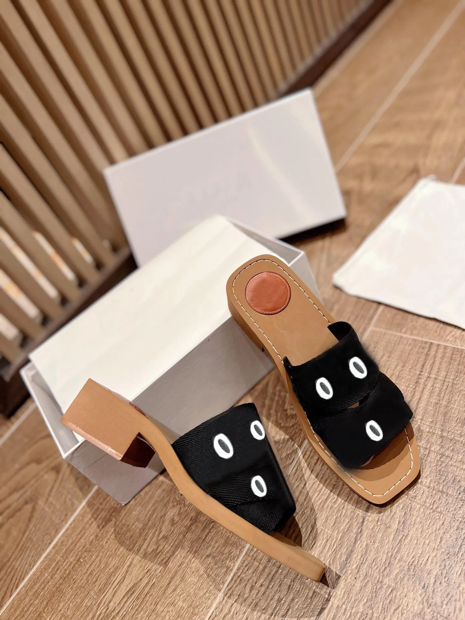 Designer Summer Beach slippers fashion Loafers Lazy Low heeled flops leather Letters lady Cartoon Slides women shoes Metal Ladies Sandals Large size 35-40-42 With box