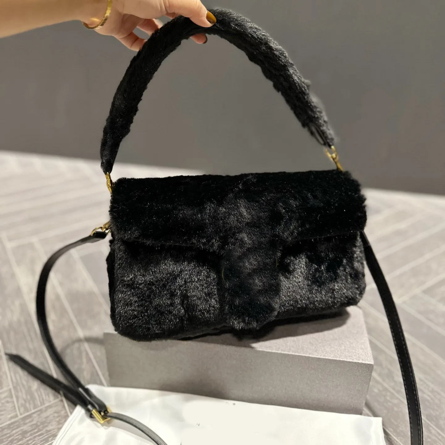 7a Borse a mano con tracolla a tracolla con cuscino in velluto invernale da donna 26 cm Dimensioni medie Designer di lusso c Borse Nero Borgogna Cachi Blu Ragazza calda Borsa da donna Borsa da donna Borse morbide