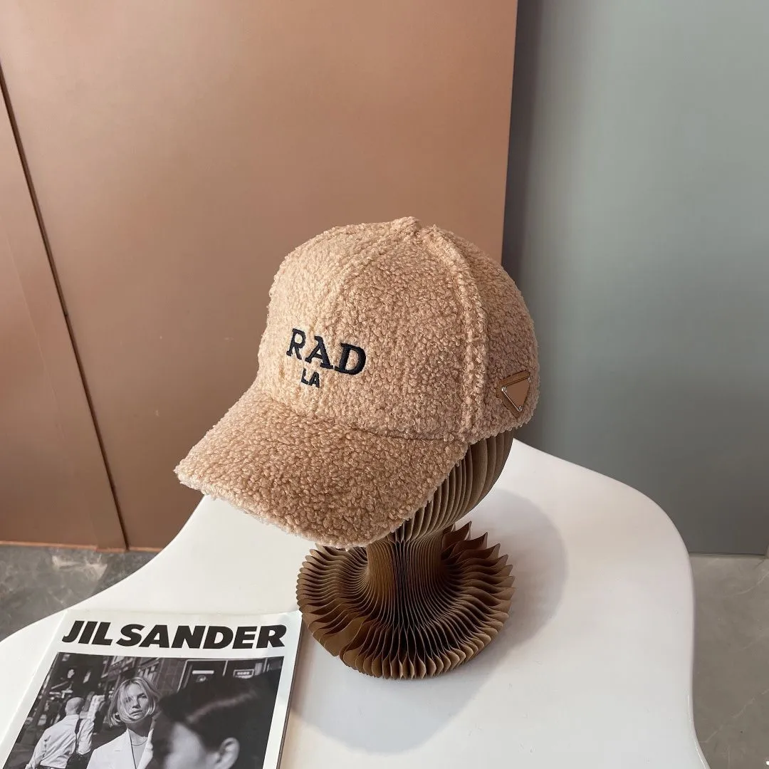 Chapeau tricoté CAP de créateur de bonnet