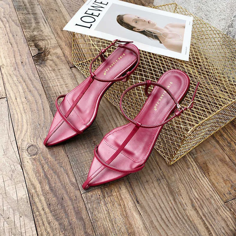 Сандалии 2020 Лето Новая минималистская мода мода All-Match Flat Sandals Европейские и американские женские туфли в стиле моделя T221209