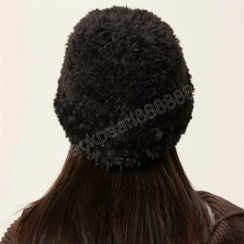 Cappello invernale da donna in soffice pelliccia con bottoni decorati morbidi berretti in peluche da neve all'aperto, caldo, resistente al freddo, protezione le orecchie, berretto lavorato a maglia