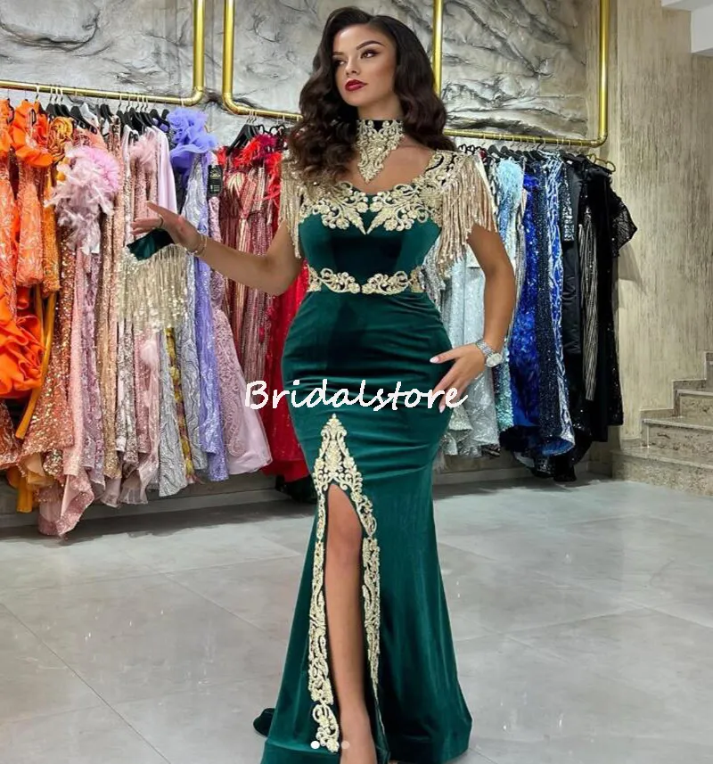 Elegante grüne Algerien-Kaftan-Abschlussballkleider 2023, Samt, Flügelärmel, Meerjungfrau, türkisches Abendkleid, marokkanisches Dubai, sexy Schlitz, Party, Noite, Roben de Soiree, Vestios Festia