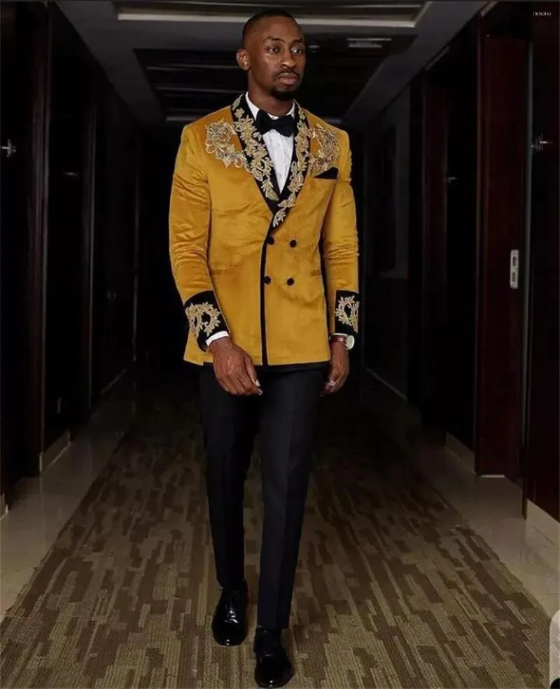 Mimetic of the Jazz Age's classic opulence, Dolce & Gabbana have favoured  the deep amber golds, rich oxbl… | Men fashion show, Gold tuxedo jacket,  Wedding suits men