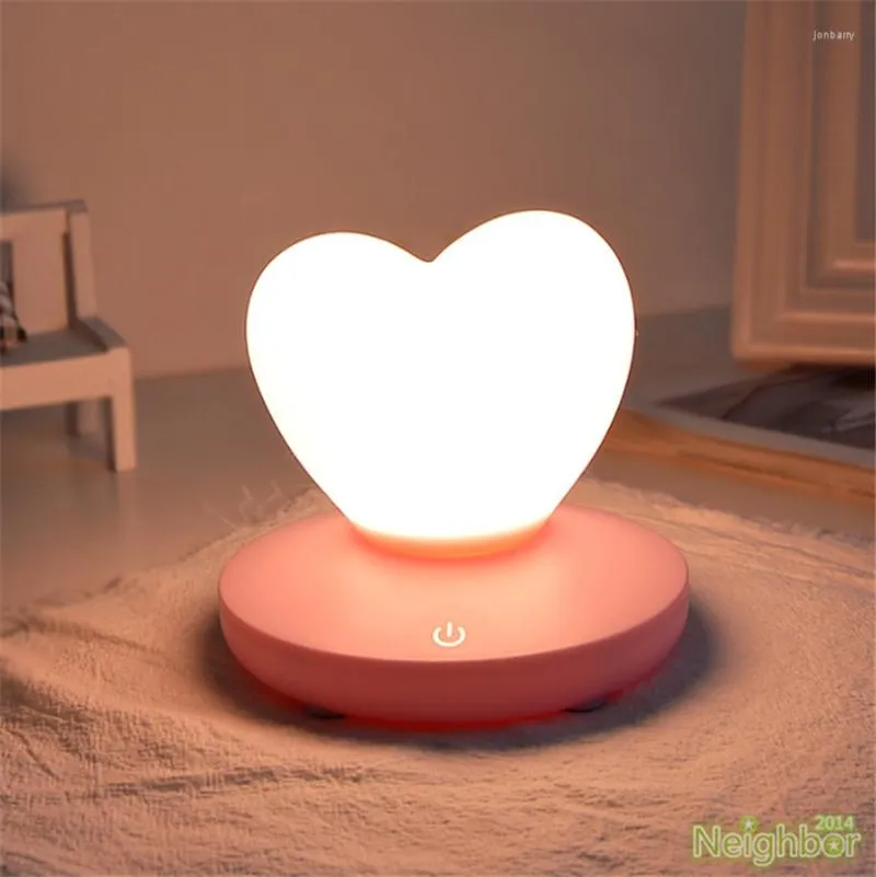 Lâmpadas de mesa Love Heart Small Lamp LED LUZES NOTIVAS CRIGATIVAS USB NOVE