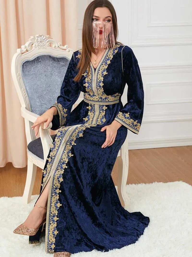Ethnische Kleidung Herbst Winter verdickter Samt Muslim Kleid Frauen Abaya Stickerei Split Marokko Party Kaftan T￼rkei Araber Long Robe Vestidos