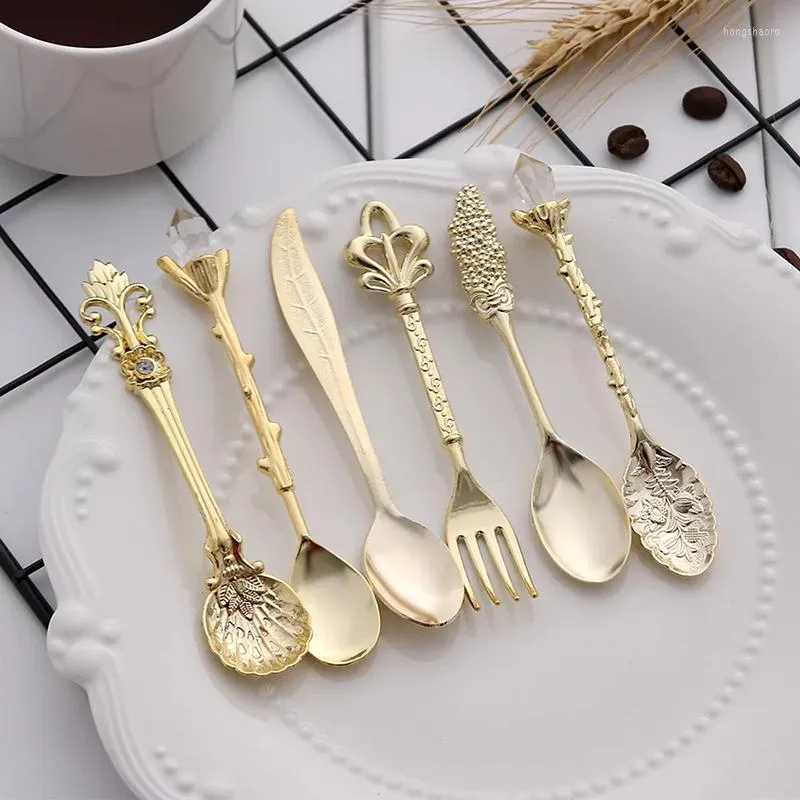 Dinnerware Sets Mini Metal Vintage Spoons Fork Royal Style Gold Carved Coffee Fruit Dessert Kitchen Tool Teaspoon Cutlery Set