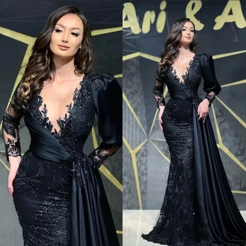 2023 Black Lace Mermaid Prom Dresses With Side Train V-Neck Lace Applique Dubai Arabiska långa ärmar Kvällsklänning