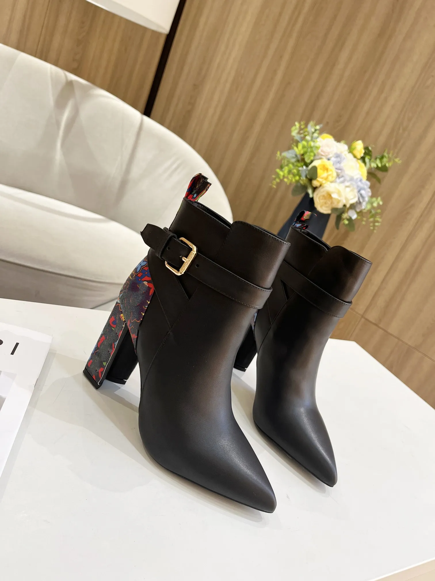 Buty L01 Designer Wersja czysta ręcznie robiona niestandardowa 2022S NOWOŚĆ 1V DOMOWA DOMOWA Moda Masowa Chunky Heel Black Boots