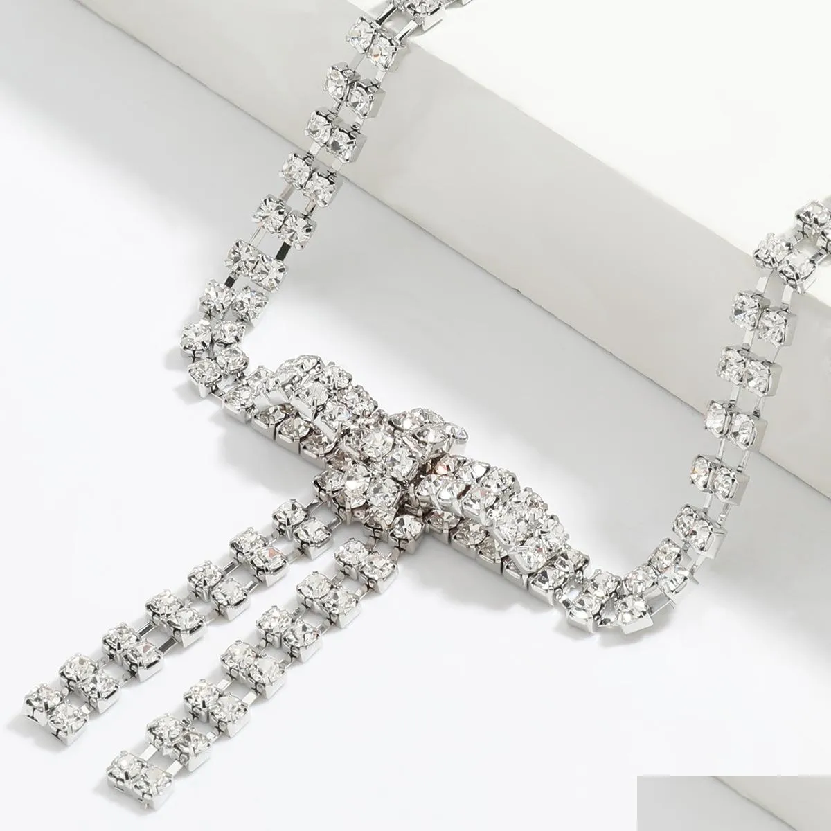 Naszyjniki wiszące kobiety Choker Tennis lodowane łańcuchy łuk kołnierz Naszyjnik mody projektant Bling Crystal Rhinestone Diamond Wedding DH6NB