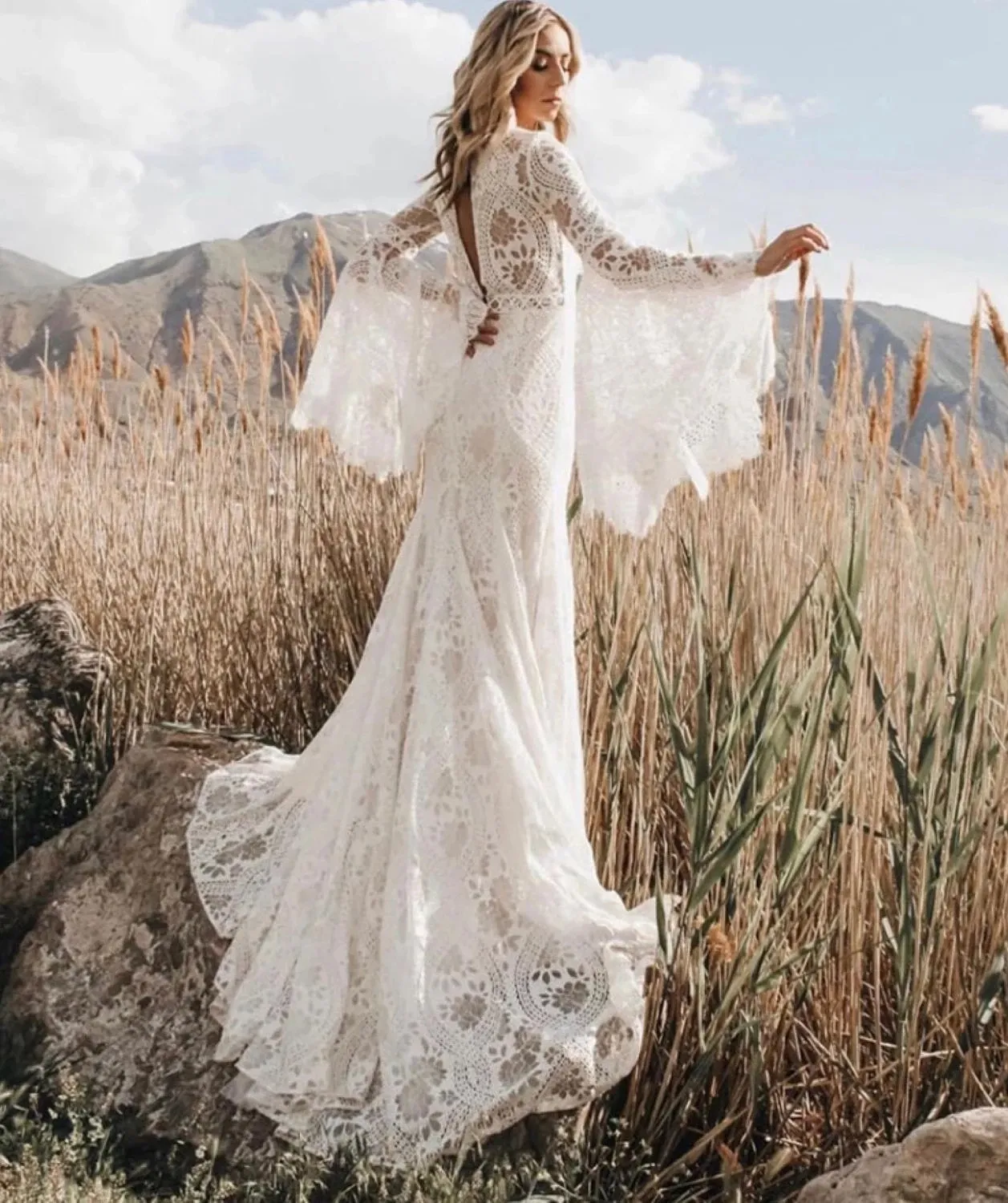 Romantic Full Lace Boho Wedding Dresses Sexy V Neck Long Bell Sleeve Backless Cut Out Bohemian Country Bridal Gowns robe de mariage