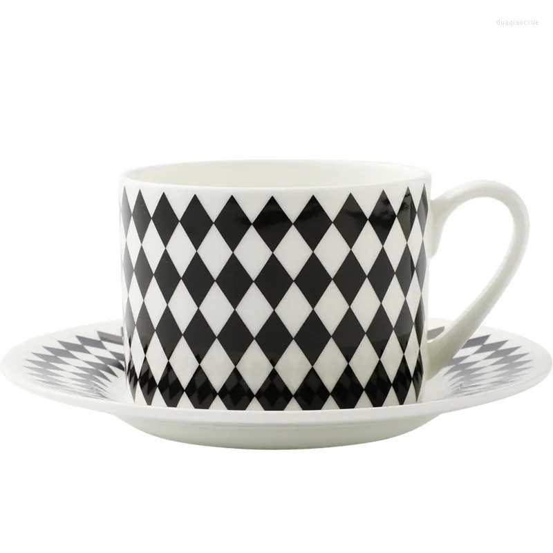 Kaffe te sätter Bone China Cup och tefat set nordisk svart vit geometri europeisk kreativ enkel engelska eftermiddag