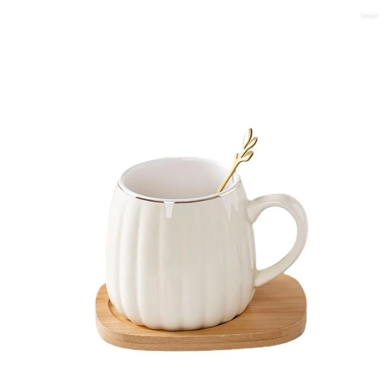 커피 티 세트 숟가락 머그잔 워터 우유 세라믹을 곁들인 간단한 금 페인트 컵