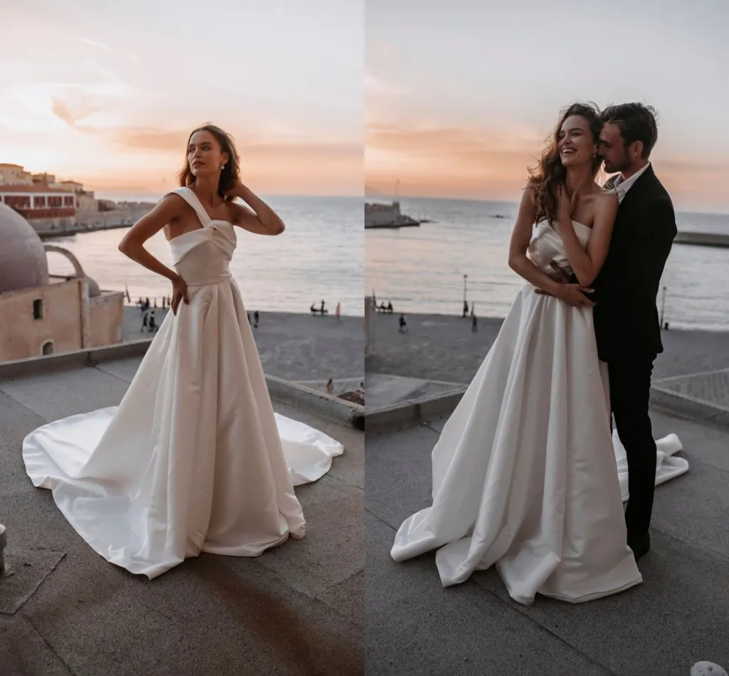 Elegant Simple Plus Size A Line Wedding Dresses Sleeveless One Shoulder Pleats Draped Backless Court Train Bridal Gowns Custom Made