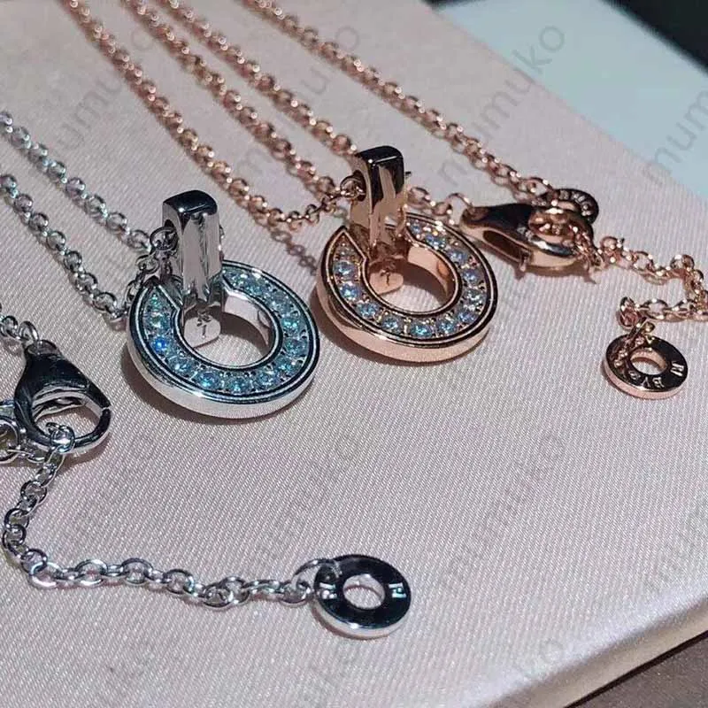 Bijoux de mode Diamant Boucle Designer Amour Collier Shinning Lettres Pendentifs Chaîne En Alliage De Luxe Or Rose Pendentif Colliers 925 Argent 2022