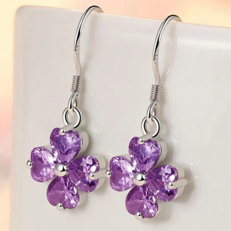 ダングルイヤリングファッションジルコンスモールフレッシュフレッシュ4リーフクローバーハート型の紫色の花の耳フック女性モデル