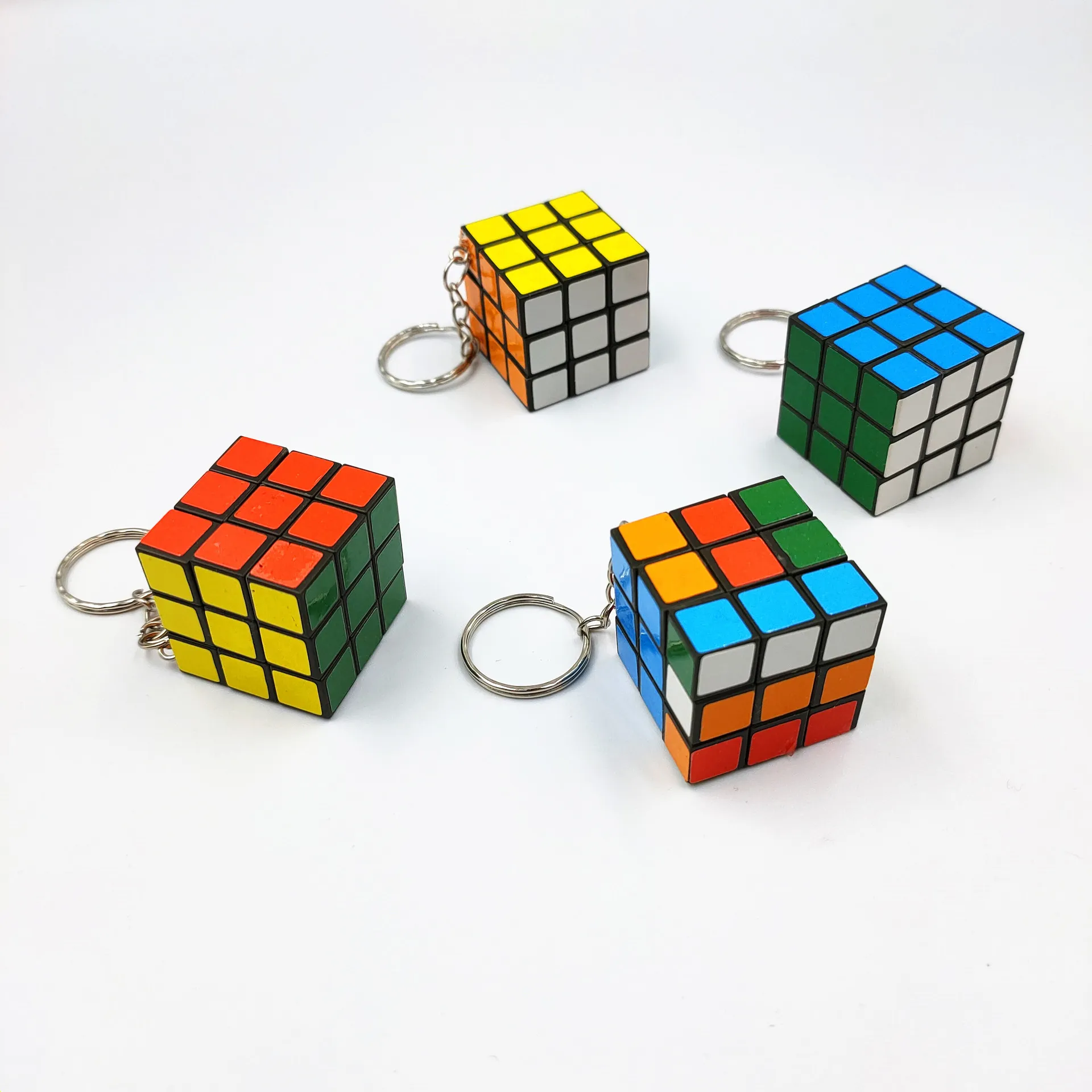 Magic Cube Nyckelring Rolig Hyperbole Pussel Rubik's Charms Pendant Nyckelring Modesmycken Presentstorlek är 3x3 cm