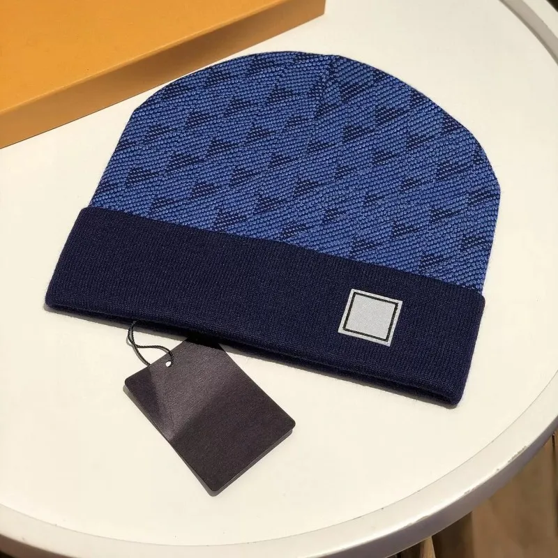 Tasarımcı Örgü Yünlü Kelepçeli Beanie Kafatası Kapakları ve Şapkalar Erkekler Kadınları Unisex Moda Lüks Kış Bahar Sonbahar Sonbahar Bonnetler Günlük Ekose Dome Beanies Akrilik Mavi