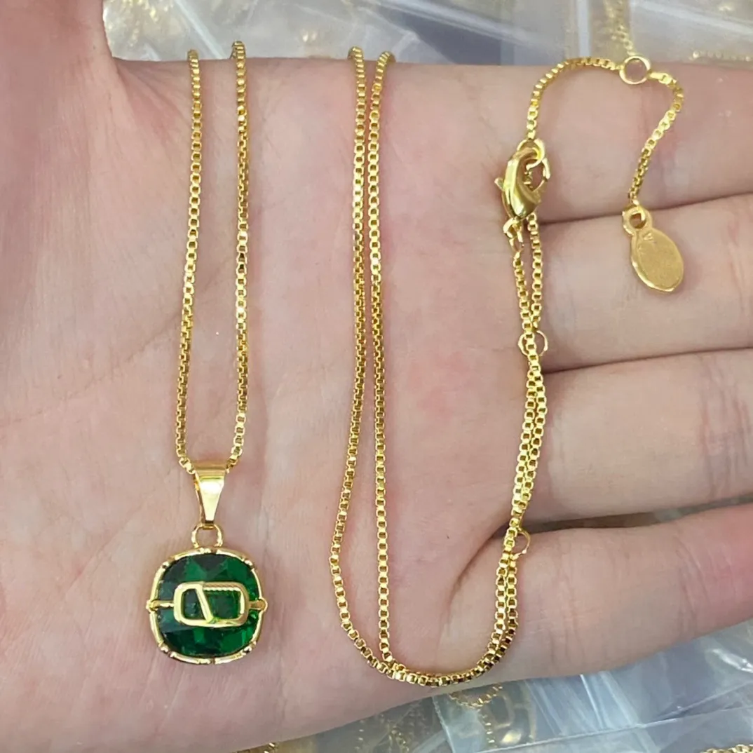 Mode frontière simplicité dame laiton colliers circulaire vert cristal VA alphabétique incrustation pendentifs femmes cuivre chaîne collier bijoux cadeaux VAN1 --05