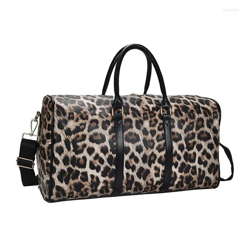 Duffel Bags Leather Women Travel Luxury Leopard stor kapacitet Portabel kvinnlig axel Kvinnor Handväskor Vintage Duffle