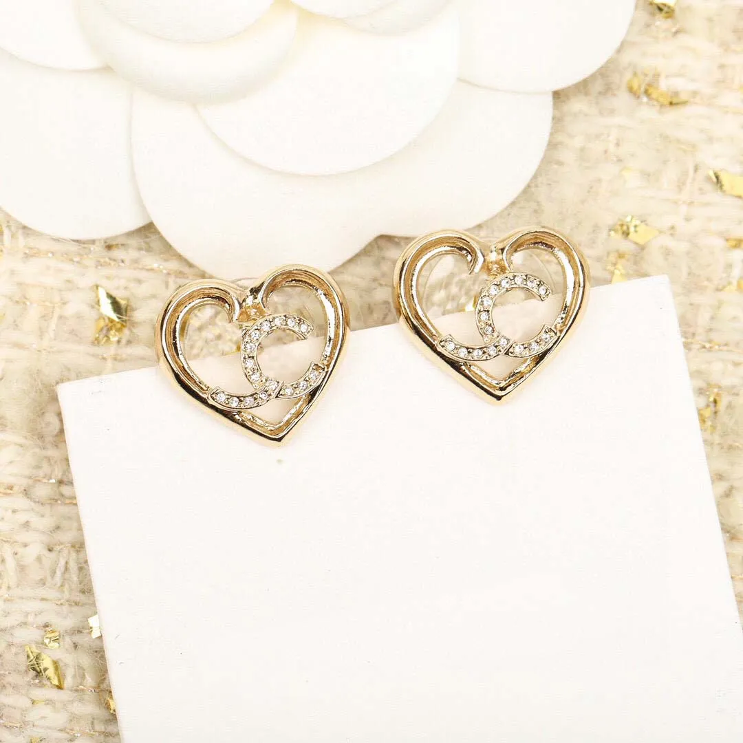 2023 Роскошные качественные очаровательные серьги-гвоздики в форме сердца с бриллиантом из 18-каратного золота с штампом в коробке PS7421A318a
