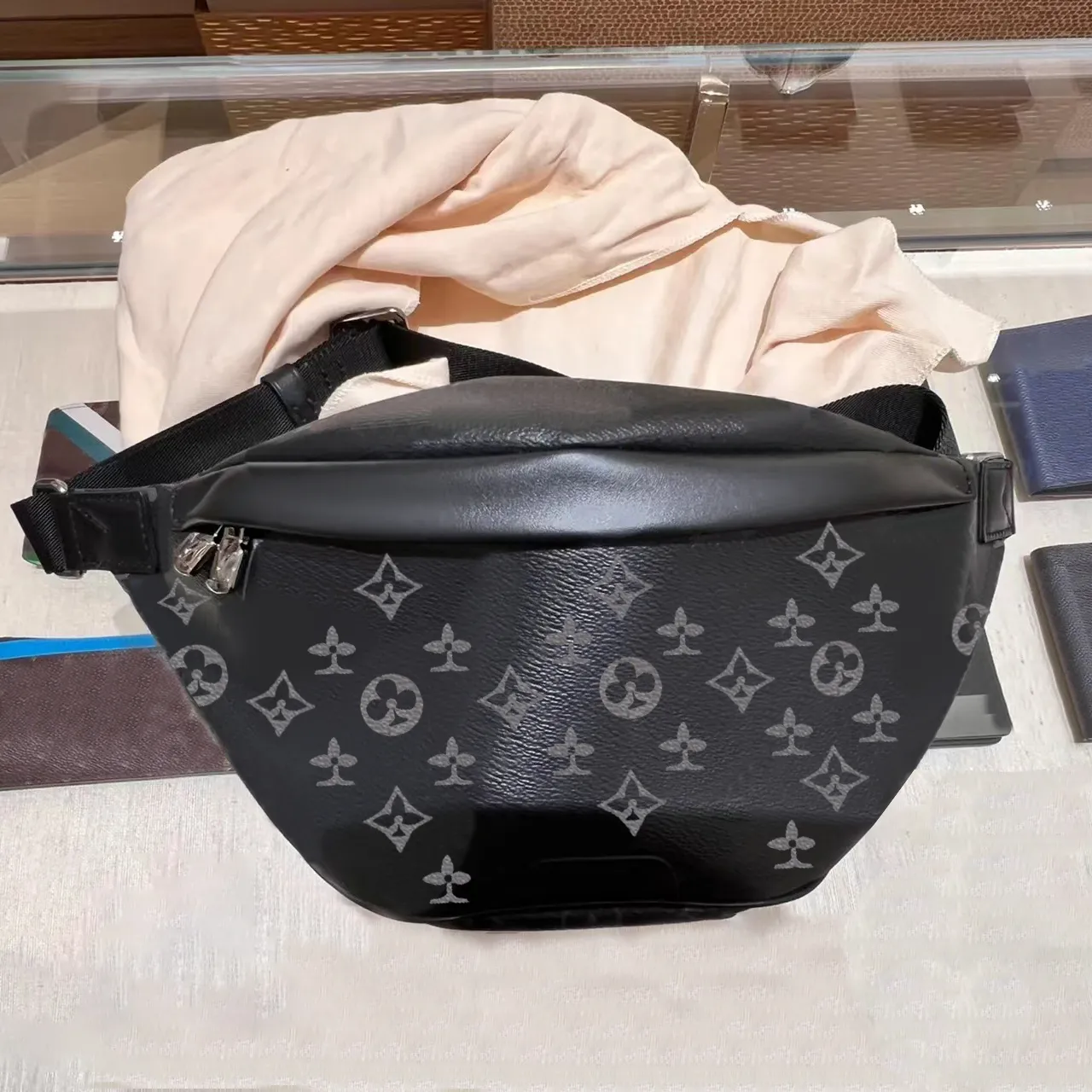 M43644 Fashion Genuine Leather Waist Bags Chest bag Waist pockets Luxury Designers Bumbag Cross Body Shoulder purses men womans Fanny Pack Bum travel envelope strap
