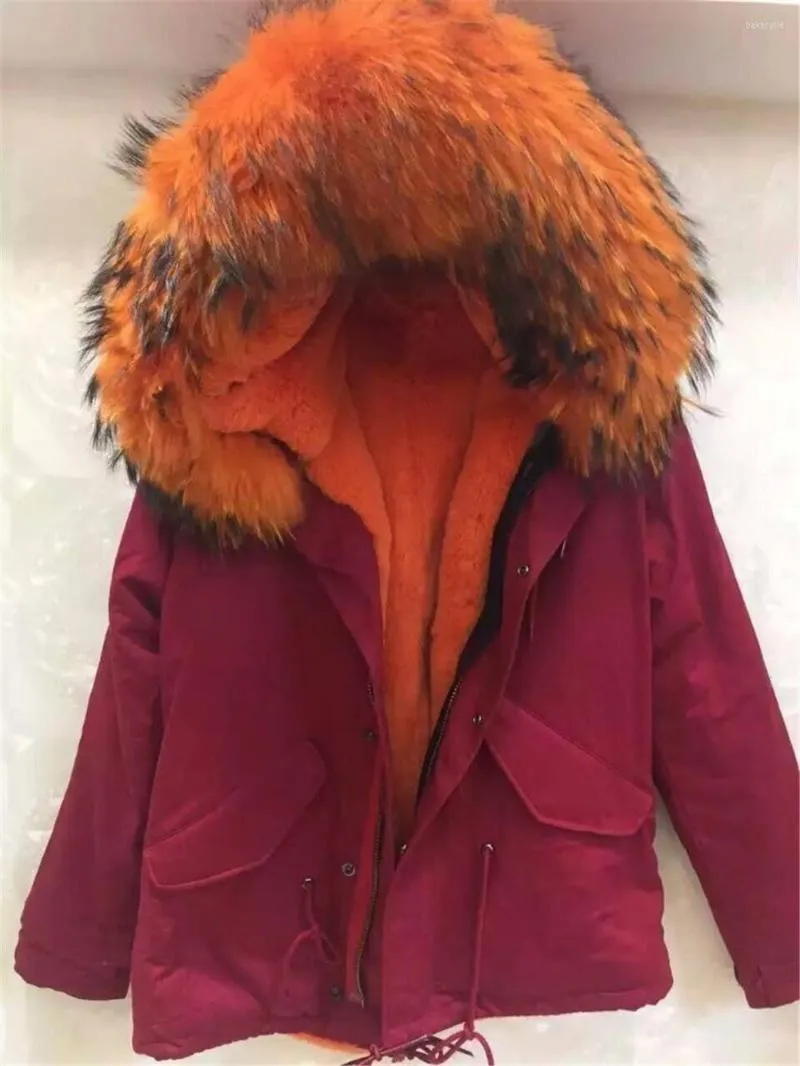 Hochwertiger orangefarbener Parka für Damen, Winter, große Tasche, roter Baumwoll-Waschbärenkragen, kurzer Kunstmantel