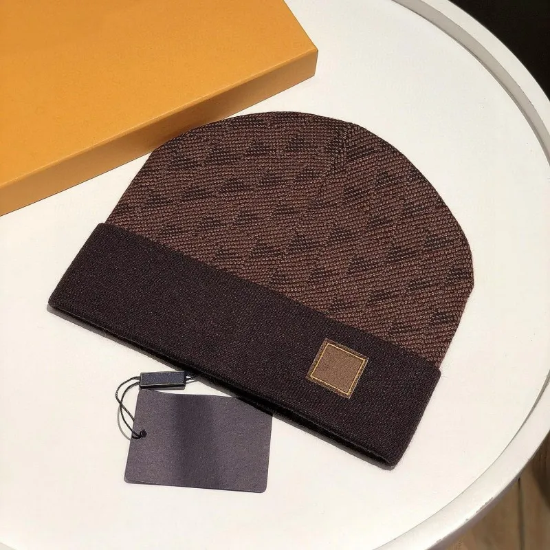 Tasarımcı Örgü Yünlü Kelepçeli Beanie Kafatası Kapakları ve Şapkalar Erkekler Kadın Unisex Moda Lüks Kış Bahar Sonbahar Sonbahar Bonnetler Günlük Ekose Dome Beanies Akrilik Kahverengi