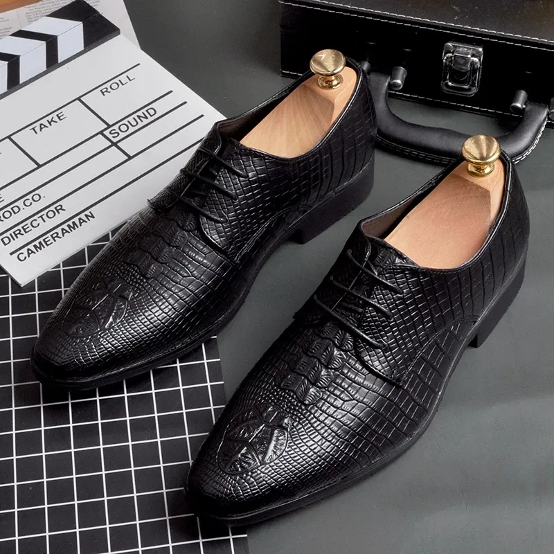 Marchio di lusso British Pointed Black Crocodile Pattern Shoes For Men Designer Wedding Dress Homecoming Business Flats Footwear