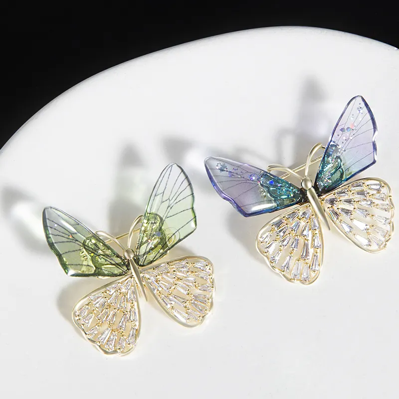 Luxury Gradient Crystal Butterfly Brooch for Women Gold Plated Dress Corsage Pin Suit Clothing Accessories Jewelry Gifts