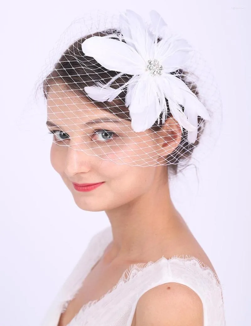 Cabeças de fábricas Capéu de casamento Capéu de casamento Branca Feather Bride Fascinator Face Véil Acessórios de pássaros para mulheres