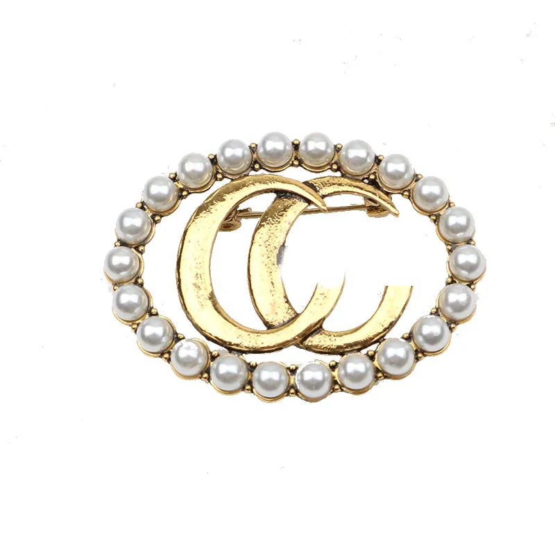 Diseñador de la marca de lujo Carta Pins Broches Famosas Mujeres Oro Plata Crysatl Perla Rhinestone Cabo Hebilla Broche Traje Pin Wedding Party Jewerlry Accesorios Regalos