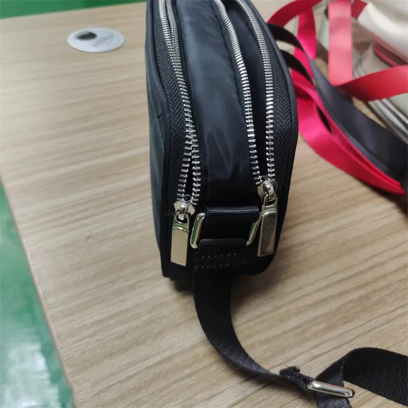 Lu torby na crossbody na zewnątrz sportowa torba do jogi Kobiet Regulowany pasek zamek błyskawiczny Cross Body Camera Bag Messenger Pojemność 2L