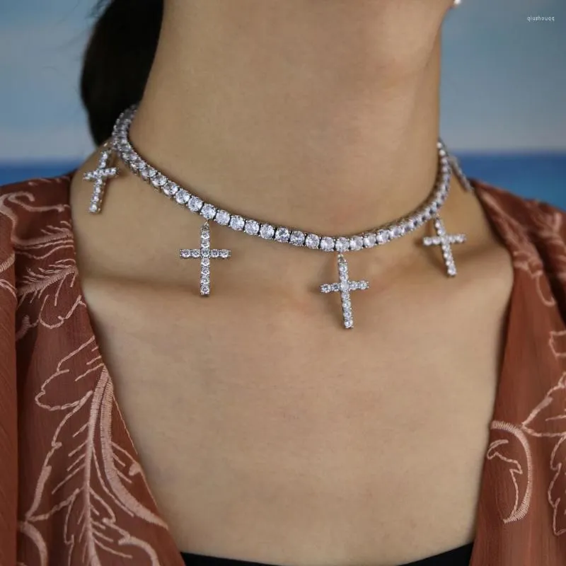 Chaînes femmes Hip Hop collier ras du cou avec croix pendentif à breloque pavé glacé en gros Cz chaîne de Tennis bijoux courts pour la fête