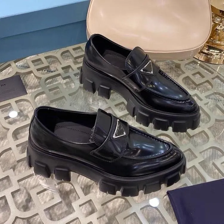 Zapatos casuales de diseñador Zapatos mocasines de mujer Cuero vacuno suave Suela gruesa Plataforma de goma de lujo Zapatillas de deporte de cuero negro Vestido de ocio Punta redonda Sin cordones Chunky