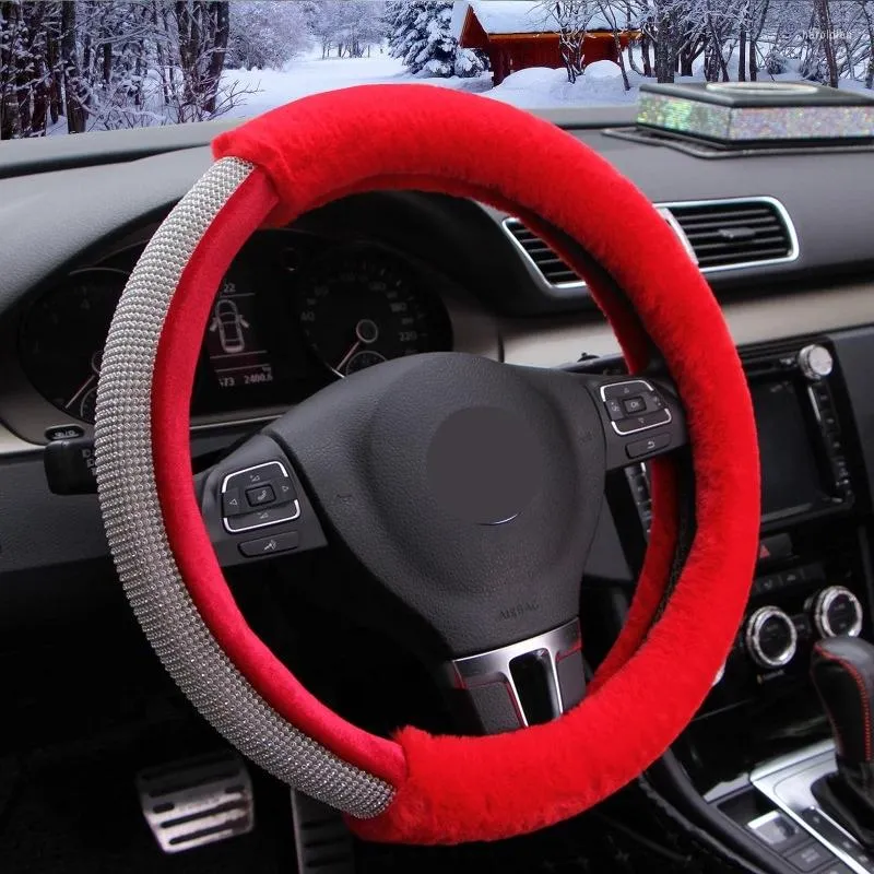 Ratt täcker personlighet bling rhinestones bil täcker vinter kort plysch varm funna volante coche tillbehör interiör